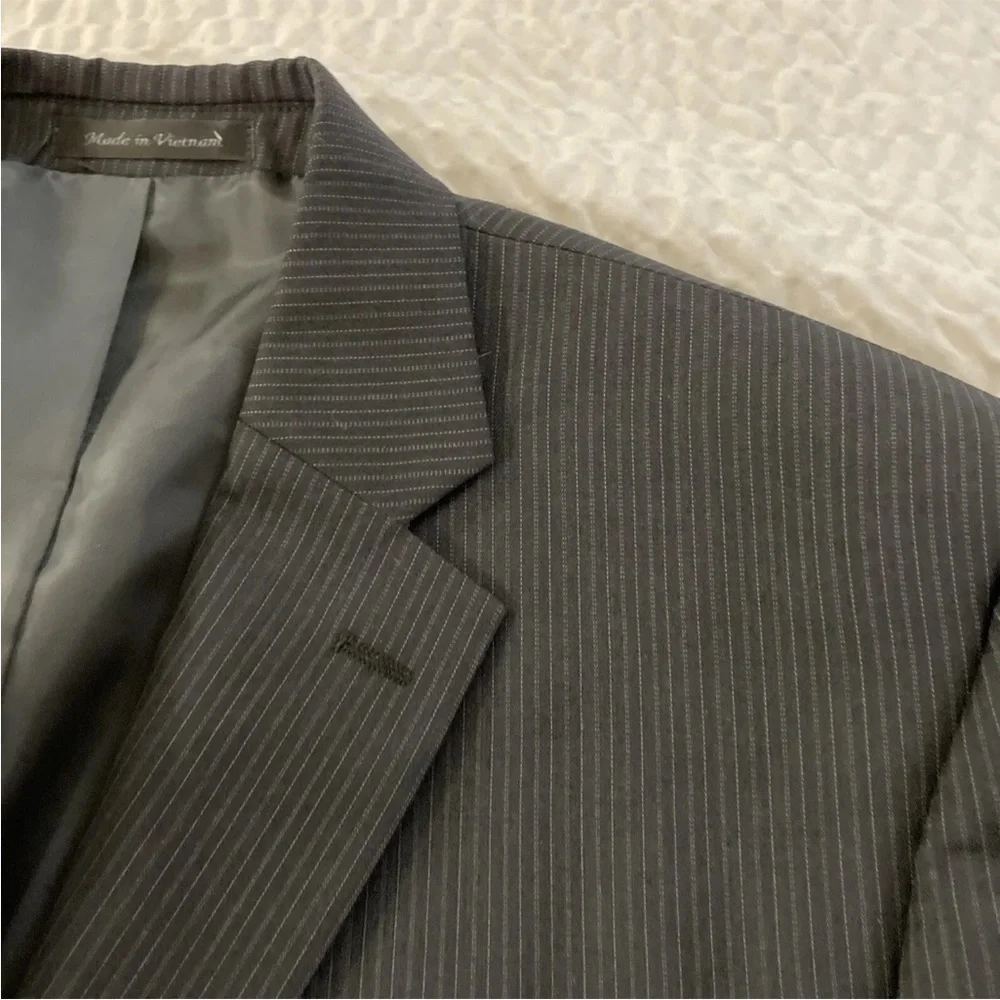 CHAPS‎ Fine stripe Flat Front Suit In Charcoal Size 42 L